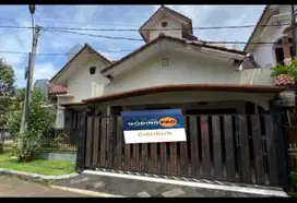 Dijual cepat rumah posisinya Hoek rapih terawat di Pesona Khayangan ko