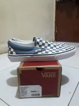 VANS CLASSIC SLIP-ON CHECKERBOARD
Blue/mirage Size 41