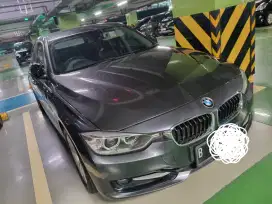 Terawat dan Termurah: BMW 320i F30 Sport Grey Metallic 2015 NIK 2016