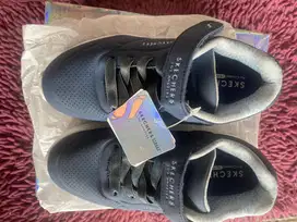 Sepatu anak SKECHERS second