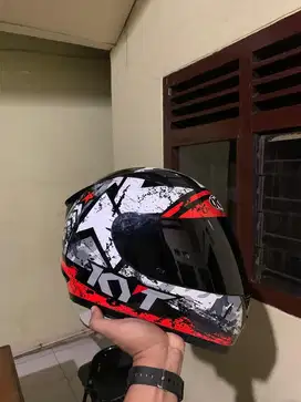 KYT R10 full-face helmet.