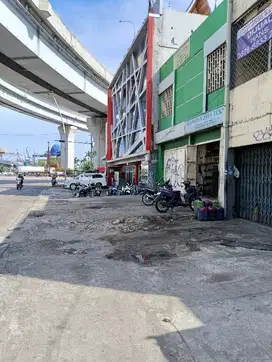 Ruko siap pakai akses dua pintu depan dan belakang