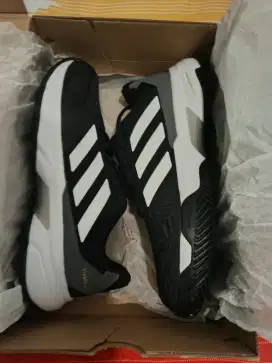 Sepatu Adidas CourtJam control 3 baru