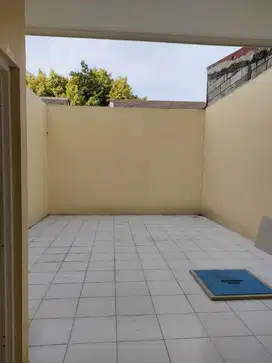 Disewakan ruko bagus 3 lantai di Aralia Harapan Indah Bekasi Barat