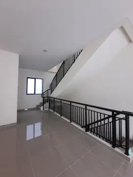 DISEWAKAN RUKO 3 LANTAI DI RUKO HAMPTON AVENUE GADING SERPONG