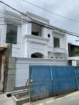 DIJUAL RUMAH MEWAH AMERICAN CLASSIC di Cempaka Putih Tengah