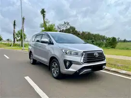 (LOW KM) Toyota Kijang Innova V Bensin A/T Silver 2021 SANGAT TERAWAT