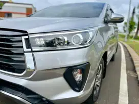 (LOW KM) Toyota Kijang Innova V Bensin A/T Silver 2021 SANGAT TERAWAT