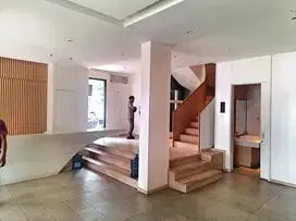 RUKO GANDENG 5 LANTAI HOEK ADA LIFT PANGLIMA POLIM SIAP HUNI