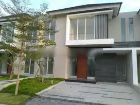 Rumah Baru Gress 2 lantai, Depan Danau di North West Park, Citraland,