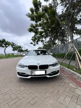BMW F30 320i Sport Low KM 46rb