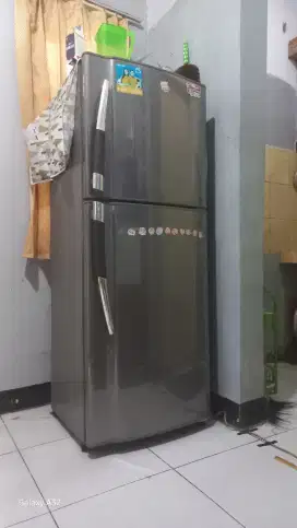 Kulkas Sharp 2 pintu