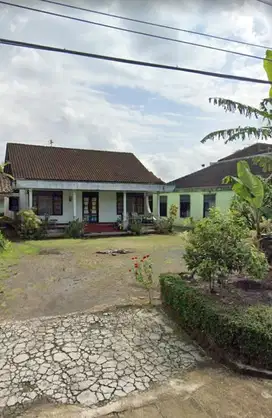 DIJUAL RUMAH DENGAN HALAMAN LUAS DEKAT JL RAYA&KAMPUS UMM MERTOYUDAN