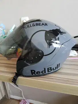 Dijual Helm  Custom Red Bull x Pull & Bear – 
Harga: Rp215.000 nego