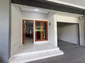 Dijual Rumah 2 Lantai Berada Di Jalan 2 Jalur Di Villa Melati Mas
