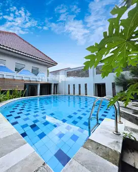 DIJUAL RUMAH MEWAH + SWIMMING POOL LOKASI STRATEGIS DI MENTENG