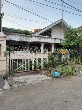 Rumah lama dengan hanya harga Tanah