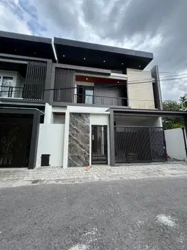 Rumah Mewah dan Luas Model Kontemporer Di Purwomartani