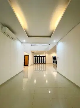 rumah 2 lantai yang bersih