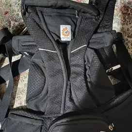 Preloved Ergobaby omni breeze