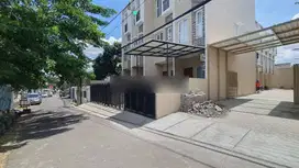 Rumah Baru 3 Lantai Bebas Banjir Duri Kepa Shm
