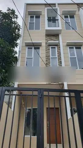 RUMAH BARU BAGUS BEBAS BANJIR 3 Lantai SHM