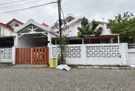 Rumah Cantik Japandi Style Siap Huni  Di Menanggal Gayungan Dekat CITO