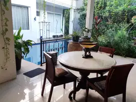 Rumah rapi, siqp huni, pool di keman Jaksel
