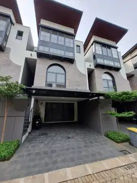 Di jual rumah baru 3 lantai jalan jeruk purut cilandak timur jaksel