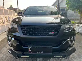 Fortuner VRZ (D) Km 90 Ribuan Orisnil Cet Siap Pakai Tidak Ada Minus