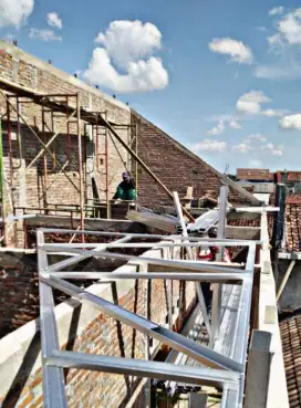 Tukang perbaikan atap bocor renovasi rumah pasang baja ringan plafon