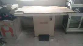 Meja setrika uap Megochi tanpa dinamo