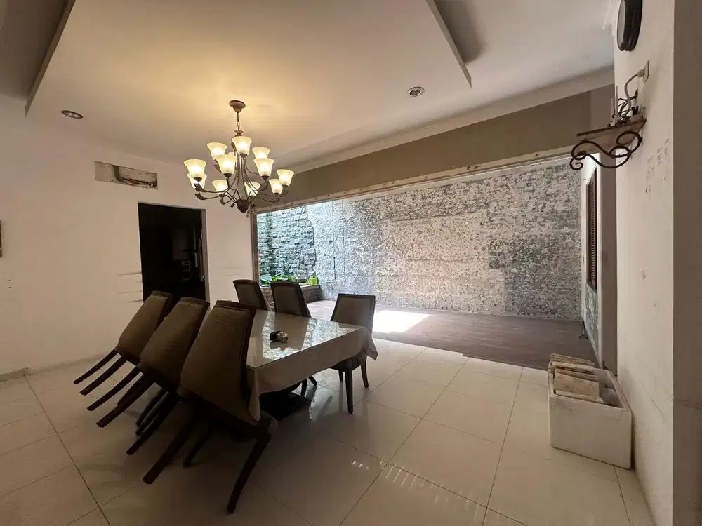 Disewakan rumah semi furnish di alam sutra