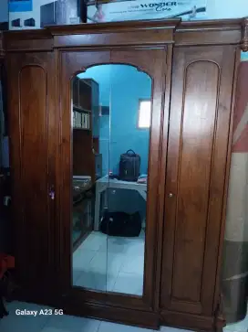 Dijual lemari clasic kayu jati asli