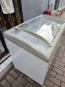 Freezer box kaca
