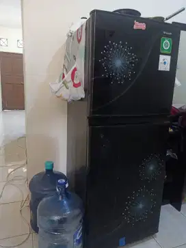 Jual cepat kulkas 2 pintu mulusss