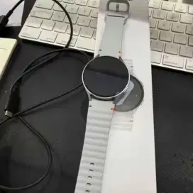 Samsung watch 7 44m. Silver