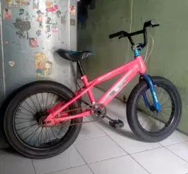 Sepeda BMX Atlantis UK 18 ban jumbo