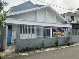 DIKONTRAKAN RUMAH LOKASI STRATEGIS PUSAT KOTA. BEBAS BANJIR!!! (NEGO)