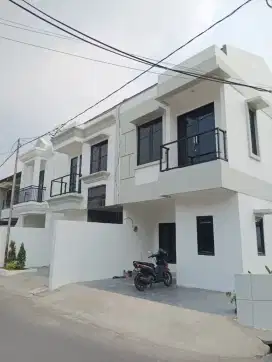 Rumah 2 lantai strategis dekat dengan mall Sunter Jakarta Utara