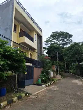 Rumah di jual 3 lantai