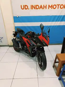 Low km HONDA CBR 150R tahun 2019 bisa kredit