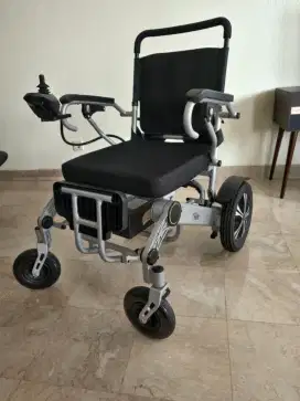 Kursi roda elektrik