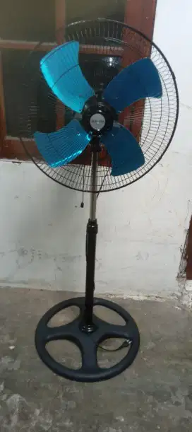 Kipas angin berdiri OKAYAMA 18 inc