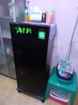 Kulkas 1 pintu sharp bekas