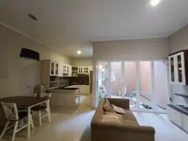Rumah modern minimalis tengah kota ramdan semi furnish 3+1bed di jual