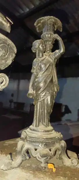 Patung lampu antik