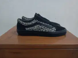 sepatu vans all item uk 42 original bukan kw Harga tertera untuk 3 pcs