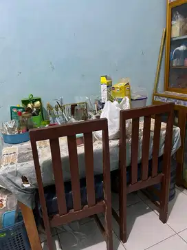 MEJA MAKAN ,LENGKAP BESERTA BANGKU 4 DAN MEJA