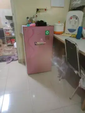 Dijual karn BU kulkas Sharp. Pemakaian ± 2 tahun.noken